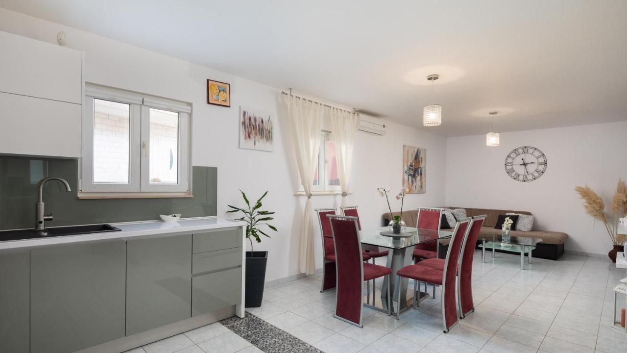 Solaris Holiday Home - Private Pool Stanici Экстерьер фото