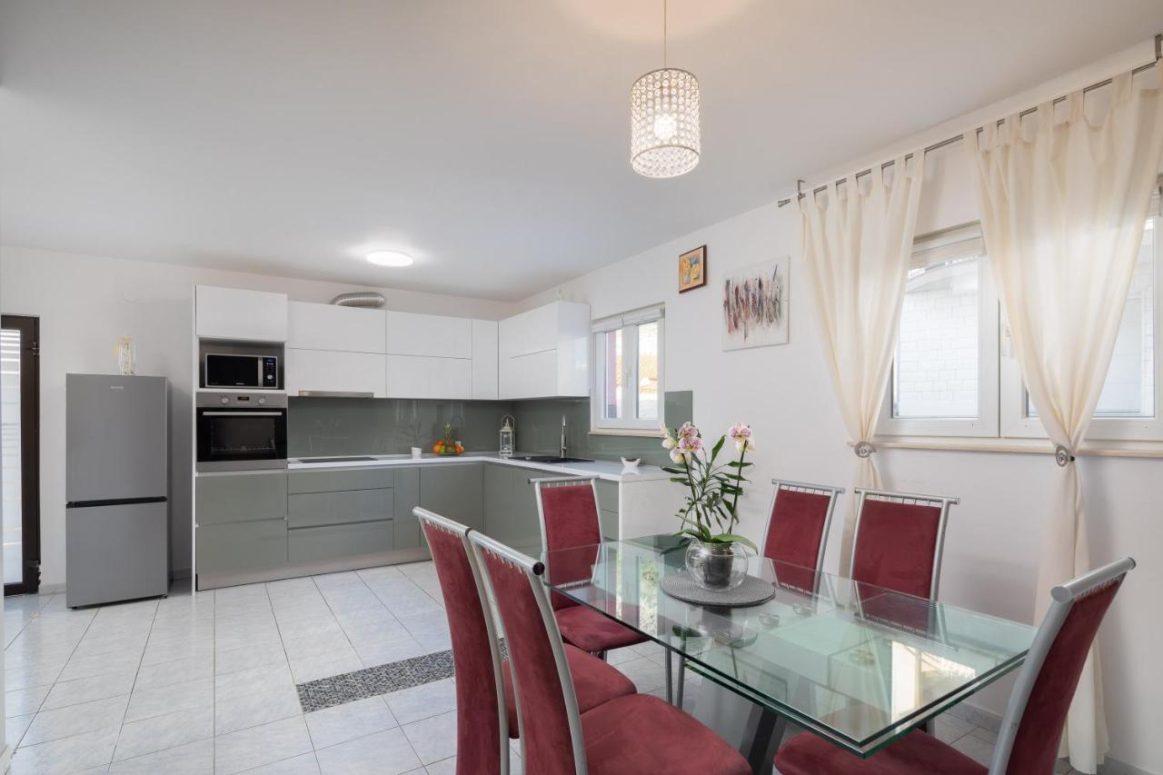 Solaris Holiday Home - Private Pool Stanici Экстерьер фото